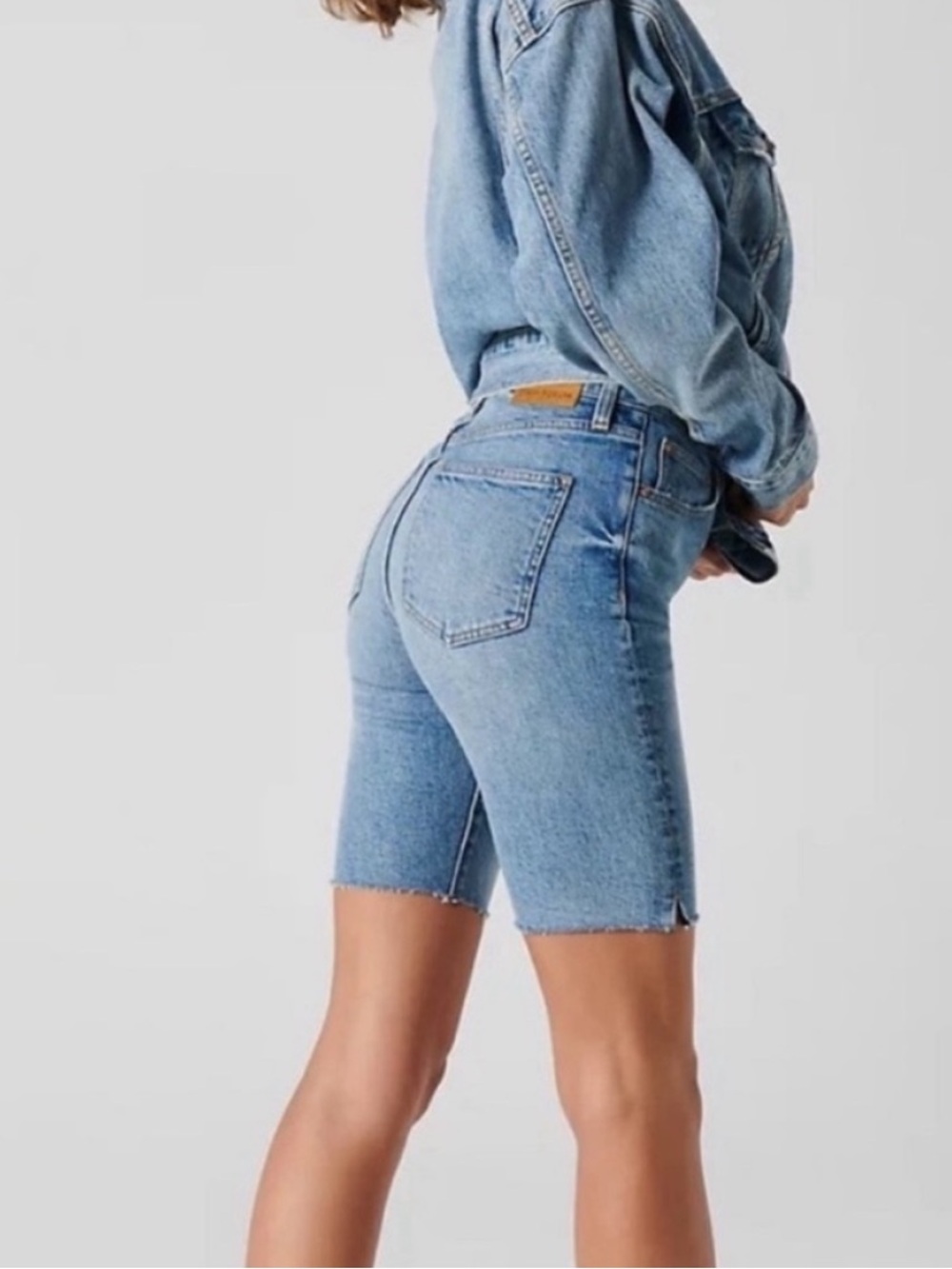 NEW denim forum aritzia the yoko bermuda jean short denim size 25